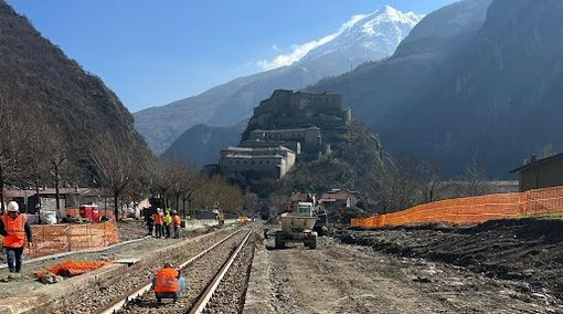 Sopralluogo dell’Assessore Bertschy nei cantieri per l’elettrificazione della linea Aosta-Ivrea