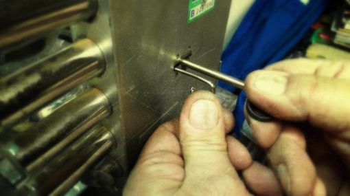 Il grimaldello bulgaro 'incubo' dei possessori di porte a doppia mappa (immagine dal sito clubsicurezza.viro.it)