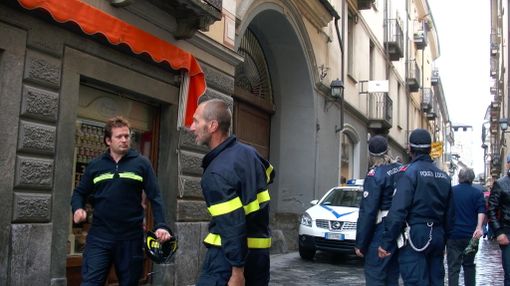 Vigili del fuoco e Polizia locale sono intervenuti per mettere in sicurezza il tetto