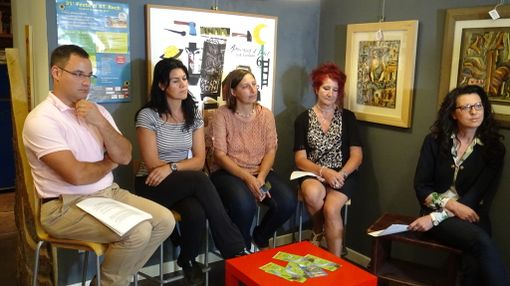 Da sn Edoardo Benis, assessore comunale al Turismo; Gabriella Monti, Presidente della Pro Loco; Silvia Roux, membro direttivo Pro loco; Daniela Peaquin, assessore comunale alla Cultura e il sindaco, Lucina Grivon.