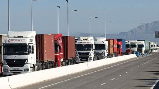 Coprifuoco di agosto per i mezzi pesanti: nessun divieto per auto e turisti Coprifuoco di agosto per i mezzi pesanti: nessun divieto per auto e turisti