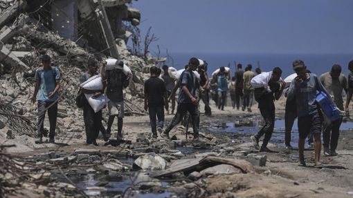 "Non è ancora il momento". Intanto a Gaza i bambini muoiono di fame "Non è ancora il momento". Intanto a Gaza i bambini muoiono di fame
