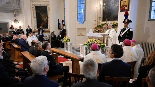 Il Papa ai Carabinieri: no alla tentazione di pensare che il male possa vincere Il Papa ai Carabinieri: no alla tentazione di pensare che il male possa vincere