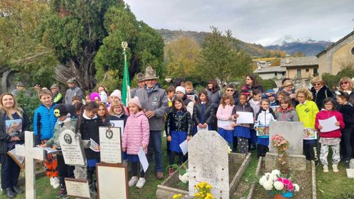 Tra le Autorità intervenute...Alpino on. Franco Manes, Sindaco Raffaele Rocco, Assessori Marco Gheller e Aline Sapinet, il Colonnello Davide Dal Maso.