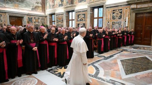 Il Papa: fare teologia insieme per disinnescare logiche di rassegnazione e indifferenza Il Papa: fare teologia insieme per disinnescare logiche di rassegnazione e indifferenza