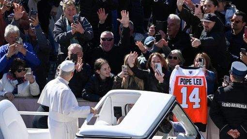 Laici e sacerdoti, uniti nella missione: il Papa richiama la Chiesa a essere testimone credibile