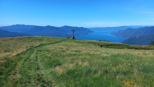 Croce ed orizzonte dal Monte Cadrigna- Alta Val Veddasca- (ph. Mauro Carlesso) Croce ed orizzonte dal Monte Cadrigna- Alta Val Veddasca- (ph. Mauro Carlesso)