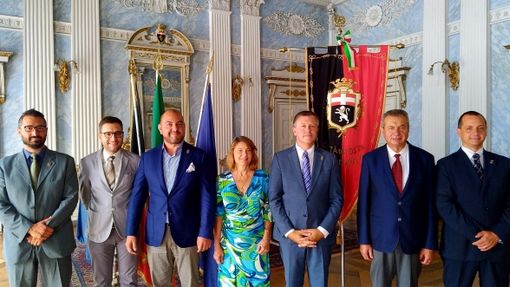 Una riunione della Giunta comunale di Aosta Una riunione della Giunta comunale di Aosta