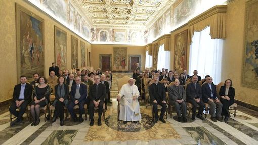 PAPA: In dialogo con la realtà senza pregiudizi PAPA: In dialogo con la realtà senza pregiudizi