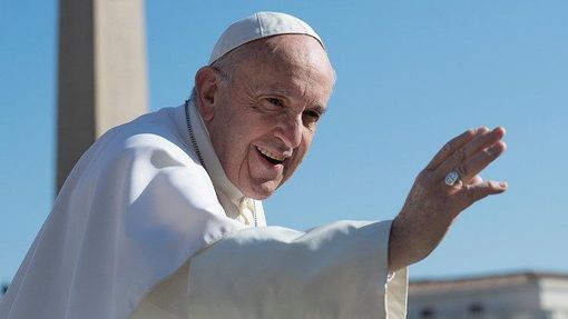 Papa Francesco: "Ridere ma senza offendere i sentimenti religiosi dei credenti" Papa Francesco: "Ridere ma senza offendere i sentimenti religiosi dei credenti"