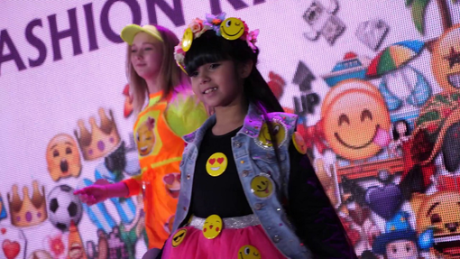 Foto repertorio, in valle i bambini indosseranno i costumi tradizionali della regione Foto repertorio, in valle i bambini indosseranno i costumi tradizionali della regione