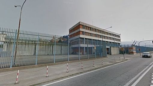 Ivrea: Tenta di aggredire agenti in carcere e di sfasciare neon della sezione