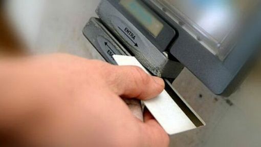 Timbravano cartellino e andavano a casa, due dipendenti Aps indagati per truffa aggravata Timbravano cartellino e andavano a casa, due dipendenti Aps indagati per truffa aggravata