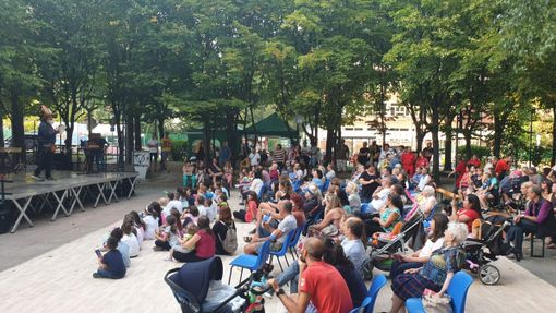 Un momento di partecipazione a uno degli spettacoli organizzati durante la festa (cliccare sull'immagine per avviare la gallery) Un momento di partecipazione a uno degli spettacoli organizzati durante la festa (cliccare sull'immagine per avviare la gallery)