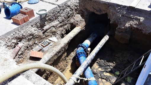 Aosta: Iniziato allacciamento acquedotto viale Partigiani, circolazione modificata Aosta: Iniziato allacciamento acquedotto viale Partigiani, circolazione modificata