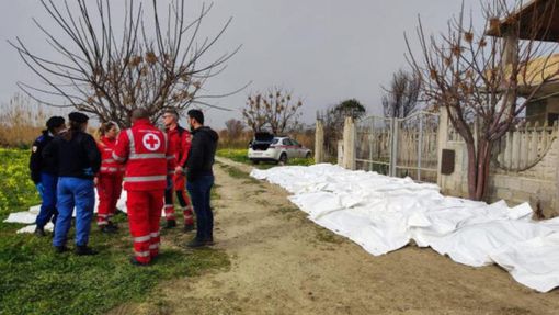 Morto un neonato nel mare in burrasca