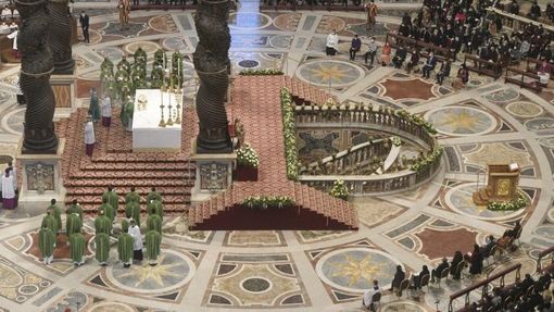 PAPA: La Parola del Dio-con-noi ci cambia, la rigidità ci nasconde