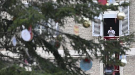 PAPA: Avvento, tempo di grazia per togliere la maschera dell’ipocrisia PAPA: Avvento, tempo di grazia per togliere la maschera dell’ipocrisia