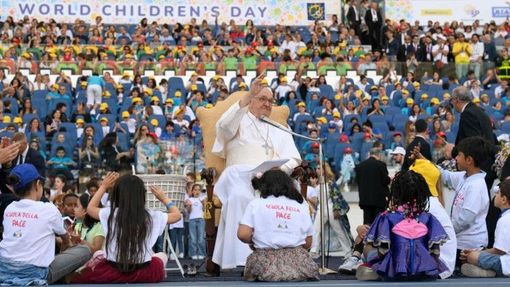Papa: I bambini possono fare una rivoluzione aprendo il cuore dei grandi