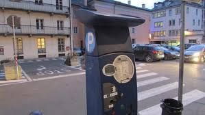 Aosta: Abolito dai parchimetri tasto giallo agevolazioni parcheggi Aosta: Abolito dai parchimetri tasto giallo agevolazioni parcheggi