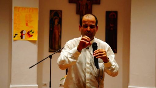 Cos’è la preghiera? Come bisogna pregare? Ecco un libro-guida alla preghiera