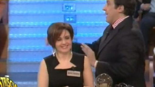 Rosy Seracusa e Flavio Insinna durante la puntata di 'Affari Tuoi'