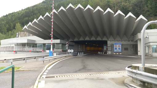 TUNNEL DU MONT BLANC : Vacances d’été - mieux préparer son trajet et limiter son attente durant les semaines les plus circulées de l’année
