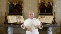 Il Papa: le dipendenze sintomo di decadimento sociale, aiutare e formare i giovani