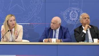 Sicurezza, ok del governo alle misure. Meloni: "Lo Stato non gira la testa", Nordio: "Evitare il ritorno delle Br" Sicurezza, ok del governo alle misure. Meloni: "Lo Stato non gira la testa", Nordio: "Evitare il ritorno delle Br"