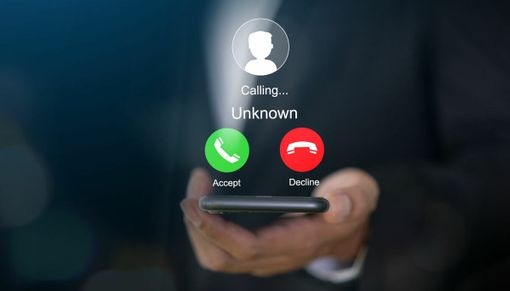 Come funziona la nuova truffa telefonica dalla Grecia e come difendersi