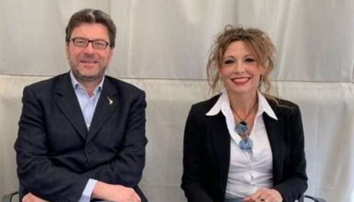 Nicoletta Spelgatti con Giancarlo Giorgetti, dal 13 febbraio 2021 ministro dello sviluppo economico nel governo Draghi