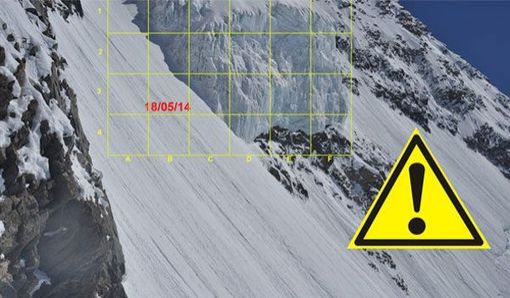 Una porzione di questo imponente seracco è crollata Una porzione di questo imponente seracco è crollata