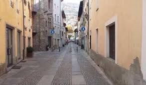 ALLARME DI CONFCOMMERCIO VDA: I CENTRI STORICI RISCHIANO DI CAMBIARE PER SEMPRE A CAUSA DELLA DESERTIFICAZIONE COMMERCIALE ALLARME DI CONFCOMMERCIO VDA: I CENTRI STORICI RISCHIANO DI CAMBIARE PER SEMPRE A CAUSA DELLA DESERTIFICAZIONE COMMERCIALE