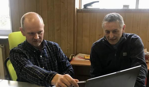 Gianni Champion (sn) e Raimondo Donzel, coordinatori dell'Associazione Area Democratica Gauche Autonomiste, componente del Pd VdA. Gianni Champion (sn) e Raimondo Donzel, coordinatori dell'Associazione Area Democratica Gauche Autonomiste, componente del Pd VdA.