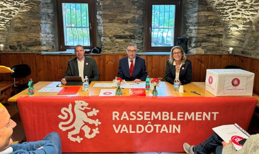 Al centro il dottor Claudio Dalle Al centro il dottor Claudio Dalle