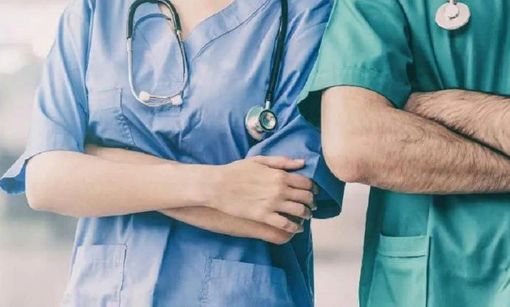 L'assistente infermiere è una figura professionale introdotta recentemente per rispondere alla crescente carenza di personale sanitario, specialmente nelle strutture sanitarie e socio-assistenziali L'assistente infermiere è una figura professionale introdotta recentemente per rispondere alla crescente carenza di personale sanitario, specialmente nelle strutture sanitarie e socio-assistenziali