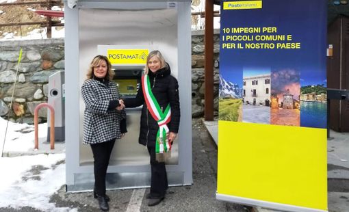 La Direttrice di Filiale Aosta Poste Italiane, Maria Grazia Mazza, e Laura Cossard, Sindaco Comune di Rhemes Saint Georges La Direttrice di Filiale Aosta Poste Italiane, Maria Grazia Mazza, e Laura Cossard, Sindaco Comune di Rhemes Saint Georges