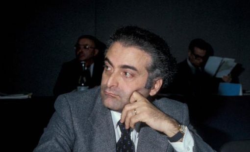 Mattarella un innovatore della politica, un riformista che più di ogni altro voleva una Sicilia ed un Mezzogiorno libero da condizionamenti e ricatti della mafia Mattarella un innovatore della politica, un riformista che più di ogni altro voleva una Sicilia ed un Mezzogiorno libero da condizionamenti e ricatti della mafia