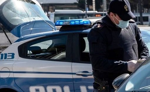 Controlli della polizia sul rispetto delle norme anti Covid (immagine di repertorio)