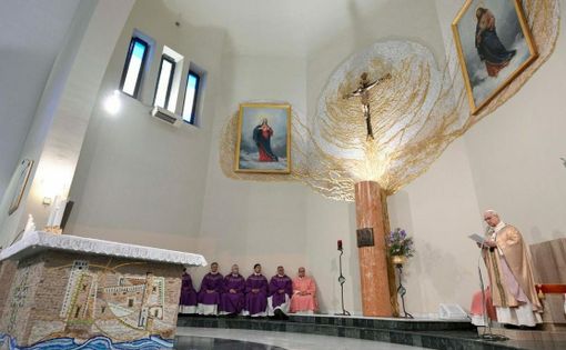 Il Papa: Dio dona sempre luce, speranza e pace, non può essere arruolato dalle tenebre