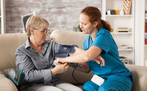 Case della comunità e infermieri di famiglia: la riforma della sanità territoriale alla prova dei fatti