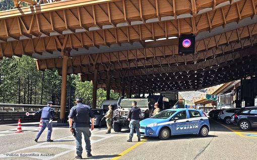 Arrestato 'passeur' al Traforo del Monte Bianco Arrestato 'passeur' al Traforo del Monte Bianco