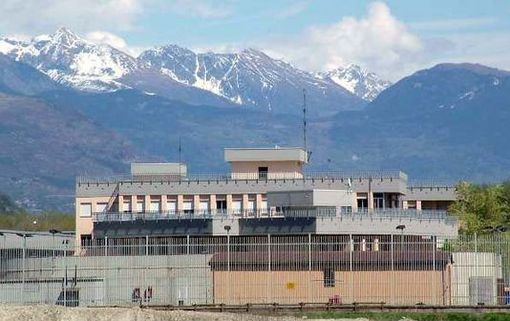 Detenuto distrugge cella carcere di Aosta