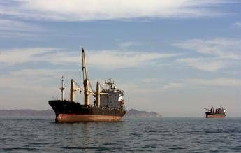 Iran, l'ipotesi di una guerra con gli Usa fa salire il petrolio: arma di rappresaglia per Teheran Iran, l'ipotesi di una guerra con gli Usa fa salire il petrolio: arma di rappresaglia per Teheran