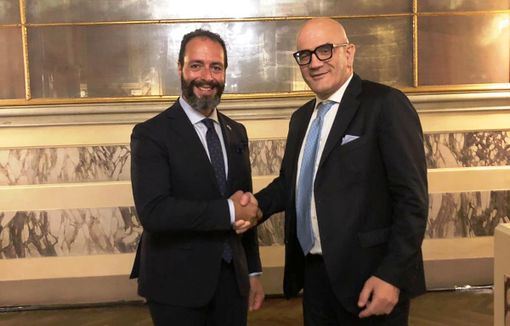 Passaggio di consegne tra Olmo Romeo (sn). e Maurizio Salvalaio neo presidente di Federgioco Passaggio di consegne tra Olmo Romeo (sn). e Maurizio Salvalaio neo presidente di Federgioco