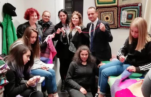 Sulla destra l'assessore Girasole con gli studenti nella sede di VivaVittoria Sulla destra l'assessore Girasole con gli studenti nella sede di VivaVittoria