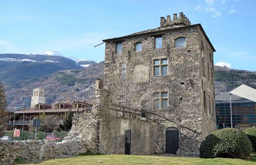 Pessimo il nuovo utilizzo della Torre del Lebbroso ad Aosta Pessimo il nuovo utilizzo della Torre del Lebbroso ad Aosta