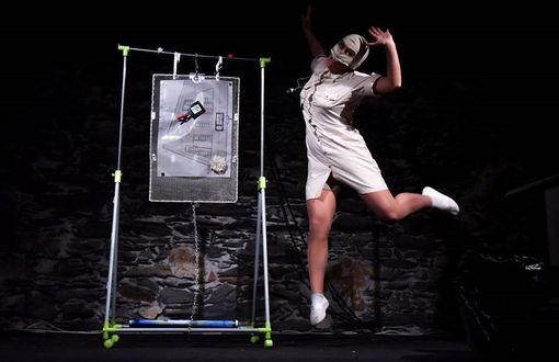 Una scena dello spettacolo Una scena dello spettacolo