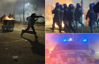 Scontri a corteo per Askatasuna, un arrestato: "Inorridito da aggressione a poliziotto"