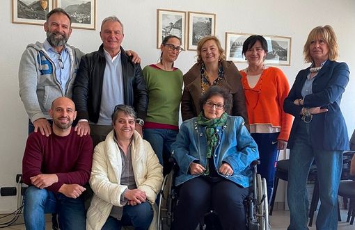 In piedi a sinistra Giovanni Girardini